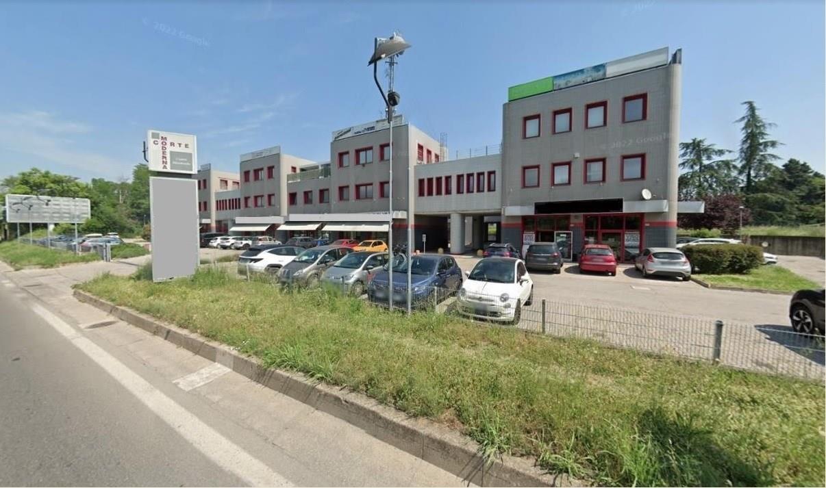 Bologna, Borgo Panigale - Vendesi ufficio a reddito