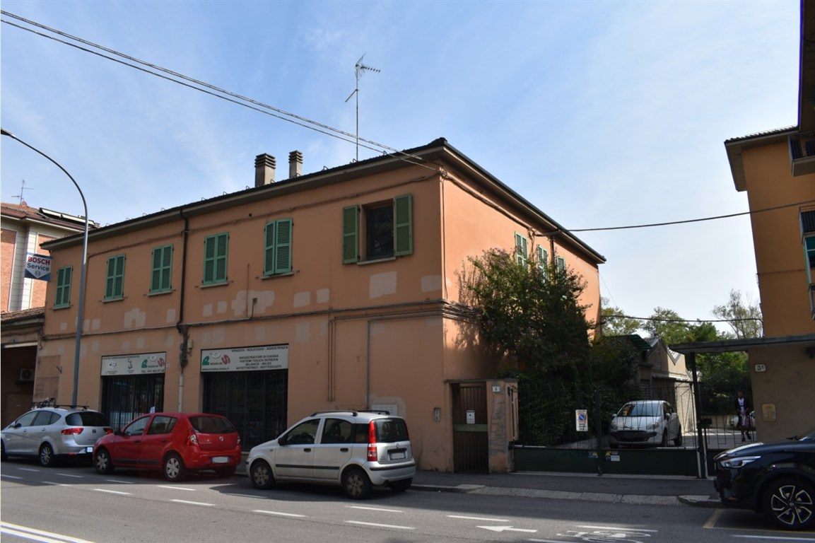 Bilocale da ristrutturare in vendita a Bologna