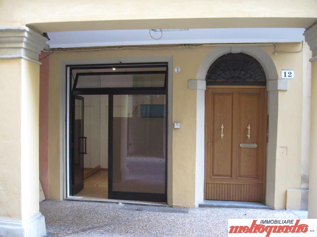 NEGOZIO-UFFICIO CENTRO STORICO