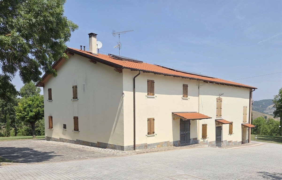 Casolare ben conservato. Posizione esclusiva