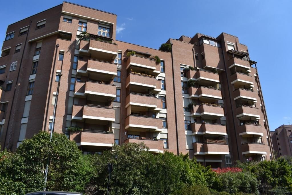 Vendesi ampio bilocale zona Meridiana