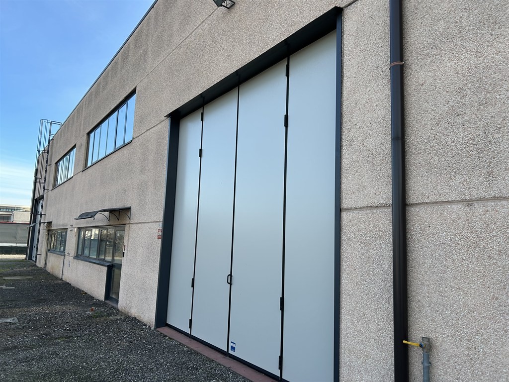 VENDESI CASTEL GUELFO CAPANNONE 900 MQ+350 TERENO EDIFICABILE