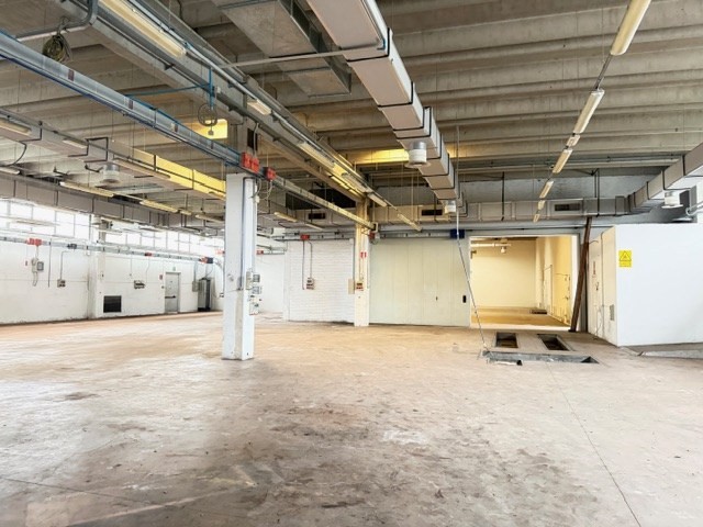 Bologna, q.re Lame - Vendesi capannone